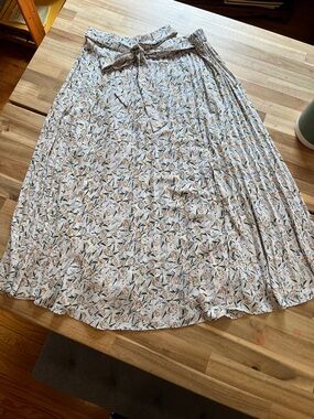 Skies Are Blue Pleated A-Line Skirt in White with Green & Tan Floral